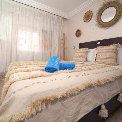 Waves Hunter Surf House (Bloc B5 N12 Anza Agadir, Agadir 80000 80000 Agadir)