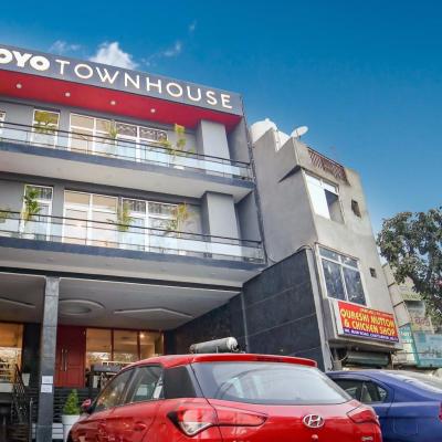 Townhouse Chattarpur Opp. Tivoli Garden Near Chhatarpur Metro Station (378, Main Chhatarpur Rd, Block-a1, Opp Tivoli Garden, Near Ajeet Dhaba, Chhattarpur, New Delhi, Delhi 110030 New Delhi)