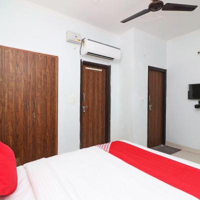 Sathguru Residency Near New Ashok Nagar Metro Station (A554,  A 554,  Block A,  New Ashok Nagar 110096 New Delhi)