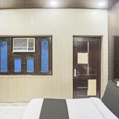 Hotel O Flagship 80575 Kashish Residency Near Model Town Metro Station (21,  Sawanpark Extension,  Ashok Vihar-3 110052 New Delhi)