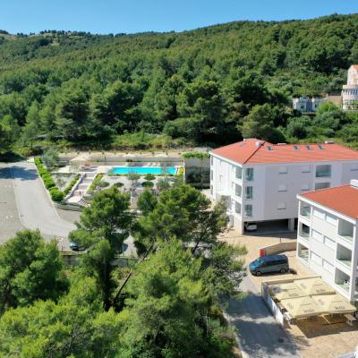 Malo More Resort (Cesta Domovinske Zahvalnosti 73 a 21220 Trogir)