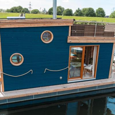 Tiny-Hausboot Irene mit Kamin und Dachterrassenlounge (11 Neuländer Hauptdeich 21079 Hambourg)