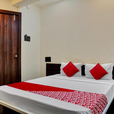 OYO Flagship Kanha Inn Lodging (2 Dhayari Phata Over Bridge, Wadgaon Budruk, Next to Dhareshwar Mangal Karyale, Pune 411041 Pune)