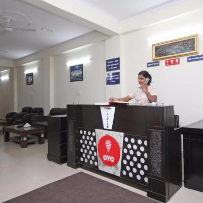 Hotel O Surya Palace (Plot No.d1/32,  Behind Goyal Sons,  Sector 7,  Ramphal Chowk 110075 New Delhi)