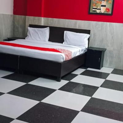 Hotel Lemonade (RZ-20 near Balmiki mandir opposite syndicate market ,Rajnagar 2 palam village 110077 New Delhi)