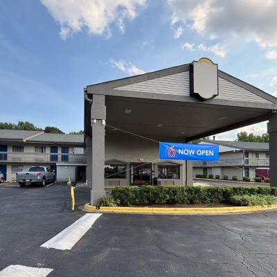 Motel 6 Charlotte, NC Northlake (4930 Sunset Road 28269 Charlotte)