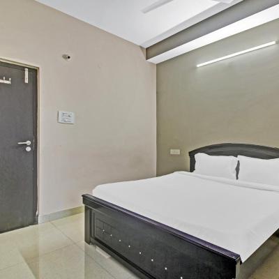 Hillside Hotels Dlf Gachibowli Near Shilparamam (f924-8p4, Botanical Gardens, Gachibowli - Miyapur Highway, Whitefields, Ward 106 Serilingampally, Hyderabad, Serilingampalle mandal, Rangareddy, Hyderabad, Hyderabad 500032 Hyderabad)