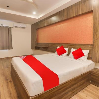 Hotel R Square Grand (plot no 6&7  OMKARNAGAR, Beside Darbar bar, Hyderabad 500070 Hyderabad)