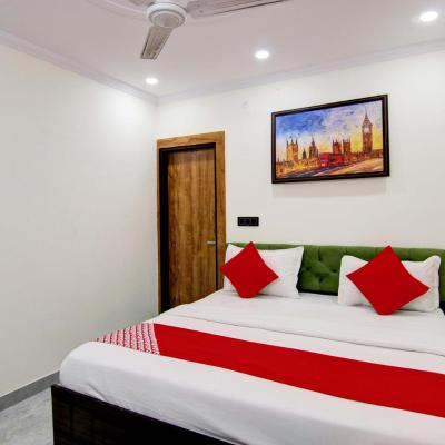 Flagship Hotel Dhankush (E-1/5, E-block, patparganj road,pandav nagar,new delhi  Patparganj, Delhi 110092 New Delhi)