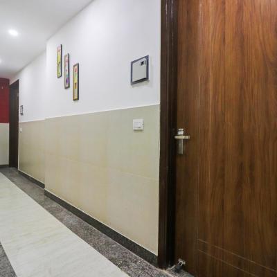 Hotel O Aakash Residency (143/2 Z Modh Neb Sarai Ignou Road 110068 New Delhi)