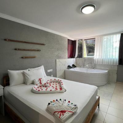 Esen Life OTEL (Ankara Caddesi No:218/A 34000 Istanbul)