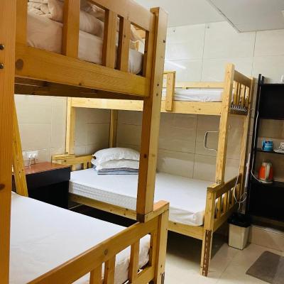 Johnson Hostel (11/F Flat 1117,  Sincere House, 83 Argyle Street  Hong Kong)