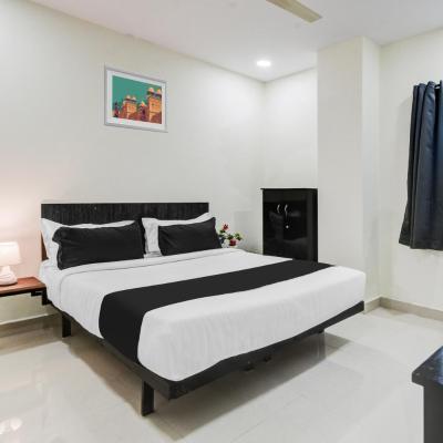 OYO UNIQUE SUITES CUBE (19, Snehapuri Colony Main Road, Alkapuri Colony, Gaytri Arcade, Income Tax Colony, Hyderabad 500035 Hyderabad)