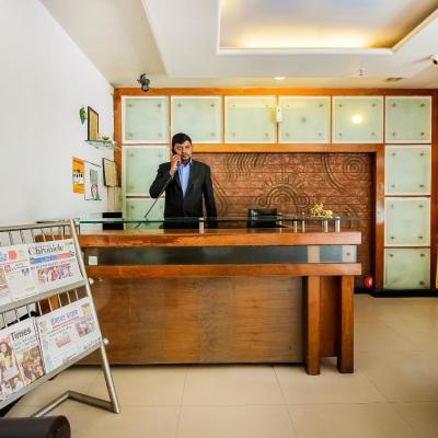 Hotel O Sg Comforts (Chirag Ali Lane, near medwin hospital, Abid., Hyderabad 500001 Hyderabad)