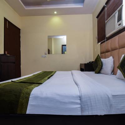 Hotel O The Olive Inn (Plot No. 7A-10, W.E.A, Channa Market, Karol Bagh 110005 New Delhi)