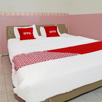 SUPER OYO 92003 Sky Airlines Guesthouse (2, Jalan KH Ahmad Dahlan No.2 RT.002 RW. 009, Kecamatan Cipondoh Kota Tangerang, Banten, Indonesia, Tangerang 15147 Jakarta)