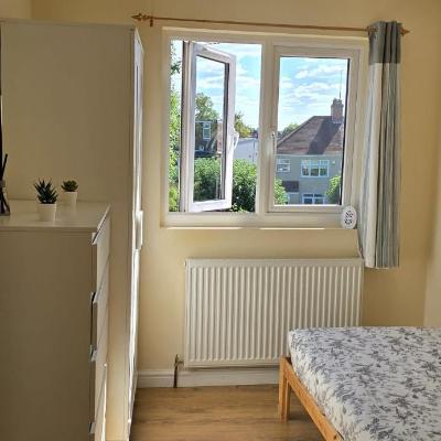 Private Rooms near Hither green Station (22 Elthruda Road SE13 6SR Londres)