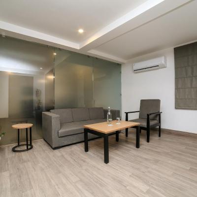 OYO Townhouse 068 Sohna Road 2 (S-349, Uppal south end, Sector 49, Gurgaon 122018 Gurgaon)