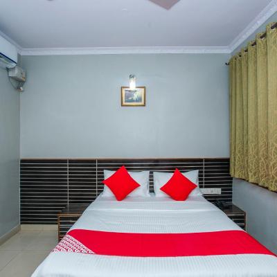 Flagship White Fort Near Lalbagh Botanical Garden (33,  Dispensary Rd,  Kalasipalya 560002 Bangalore)