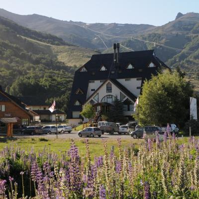 Village Catedral Hotel & Spa (Avda Bustos S/N, Base Cerro Catedral 8400 San Carlos de Bariloche)