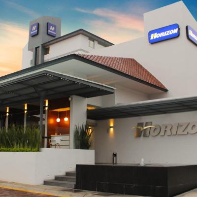 Hotel Horizon & Convention Center (Camelinas Avenue,  3325 Fraccionamiento Oculusen 58270 Morelia)