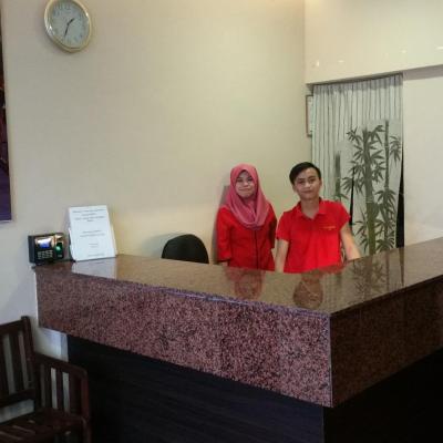 Hotel Sri Iskandar (Lot 16, Jalan Perpaduan , Kg Air 88999 Kota Kinabalu)