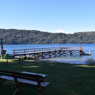 Cabaña con costa de lago (16000 Avenida Exequiel Bustillo 8400 San Carlos de Bariloche)