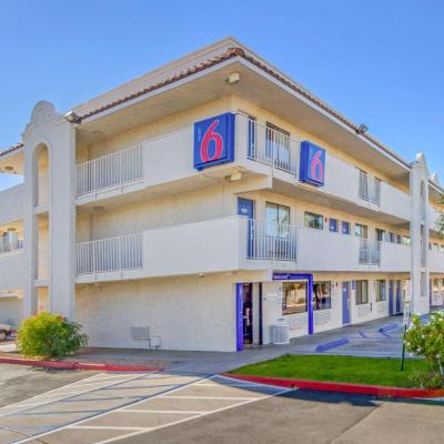 Motel 6-Phoenix, AZ - West (1530 North 52nd Drive AZ 85043 Phoenix)