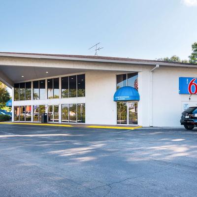 Photo Motel 6-Tampa, FL - Fairgrounds