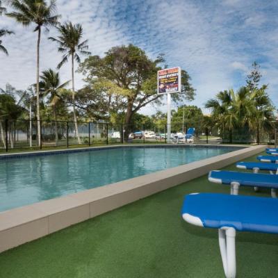 Coral Towers Holiday Suites (255 The Esplanade 4870 Cairns)