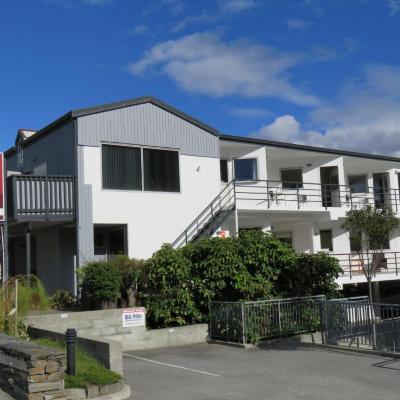 Caples Court Motel & Apartments (20 Stanley Street 9300 Queenstown)