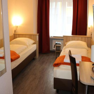 Hotel Paris (Ackerstrasse 8 40233 Düsseldorf)