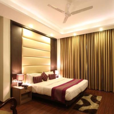 Indiyaah Inn (92-A Akashneem Marg ,DLF Phase-II Near Sikandarpur Metro Station 122002 Gurgaon)